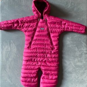 Excellent Patagonia “Down Sweater” Bunting Snowsuit in Magenta, size 6M